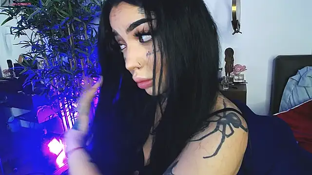 Snapshot of CreamyInkky_ chatting on April 15, 2026, 5:24 am CreamyInkky online show from April 15, 2026, 5:24 am