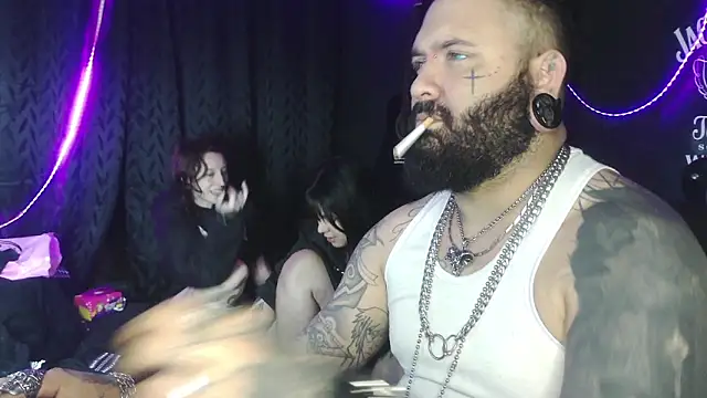 darkclothes online show from October 16, 2025, 8:33 am