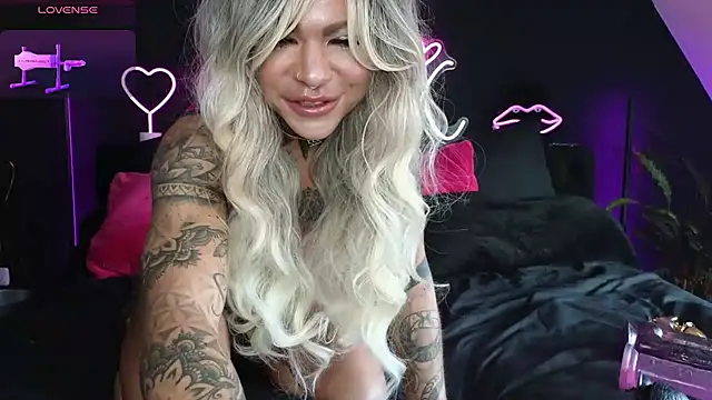 Divina X  online show from March 8, 2025, 7:27 am