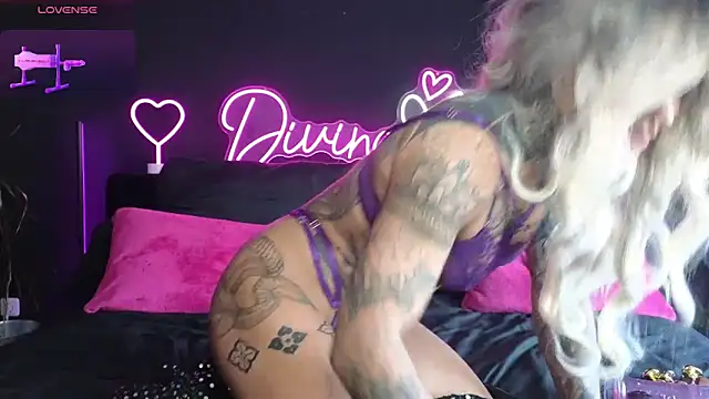 Divina X  online show from March 6, 2025, 7:58 am