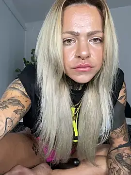 Divina X  online show from December 5, 2025, 4:55 am