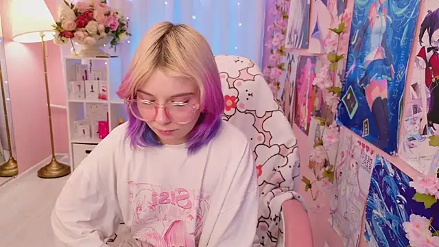 Coconut Mia online show from November 21, 2025, 5:01 pm