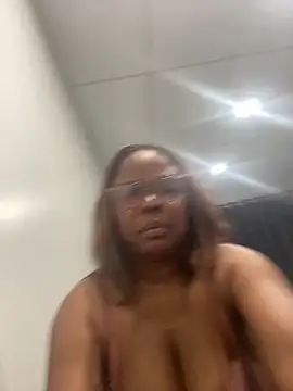 Nomthie online show from November 9, 2025, 8:35 pm