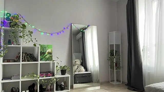 Snapshot of Victoria1Love chatting on December 16, 2025, 8:29 am Victoria1Love online show from December 16, 2025, 8:29 am