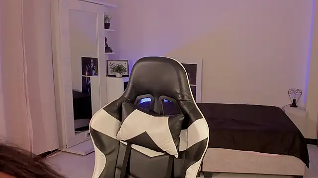 SavannahWildee online show from December 19, 2024, 9:27 pm