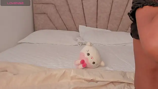 SavannahWildee online show from November 13, 2025, 1:26 pm