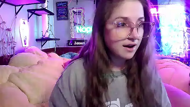 mirannacult online show from February 23, 2025, 4:57 pm