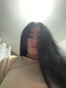 Snapshot of _MadiLee_ chatting on February 27, 2025, 5:18 am MadiLee online show from February 27, 2025, 5:18 am