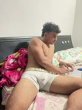 Mentriplex online show from February 3, 2025, 10:21 pm