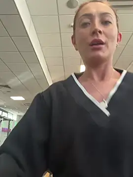 Snapshot of Pollypearson chatting on January 27, 2025, 1:52 pm Pollypearson online show from January 27, 2025, 1:52 pm