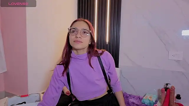 Snapshot of Scarlet_Red_ chatting on November 9, 2025, 1:04 pm Scarlet Red online show from November 9, 2025, 1:04 pm