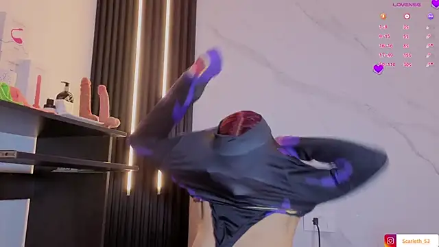 Snapshot of Scarlet_Red_ chatting on November 21, 2025, 12:04 pm Scarlet Red online show from November 21, 2025, 12:04 pm