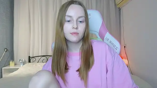 Snapshot of Wild__flowers chatting on September 28, 2025, 9:33 pm Wild  flowers online show from September 28, 2025, 9:33 pm