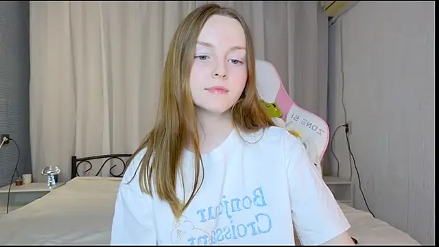 Snapshot of Wild__flowers chatting on September 17, 2025, 4:31 pm Wild  flowers online show from September 17, 2025, 4:31 pm