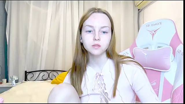 Snapshot of Wild__flowers chatting on September 12, 2025, 10:31 pm Wild  flowers online show from September 12, 2025, 10:31 pm