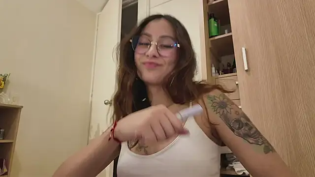 Snapshot of juanasnz99 chatting on March 12, 2025, 4:19 am juanasnz99 online show from March 12, 2025, 4:19 am