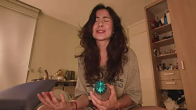 Snapshot of juanasnz99 chatting on July 5, 2026, 3:00 am juanasnz99 online show from July 5, 2026, 3:00 am