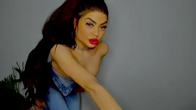 Snapshot of aishahottie chatting on December 23, 2024, 2:24 am aishahottie online show from December 23, 2024, 2:24 am