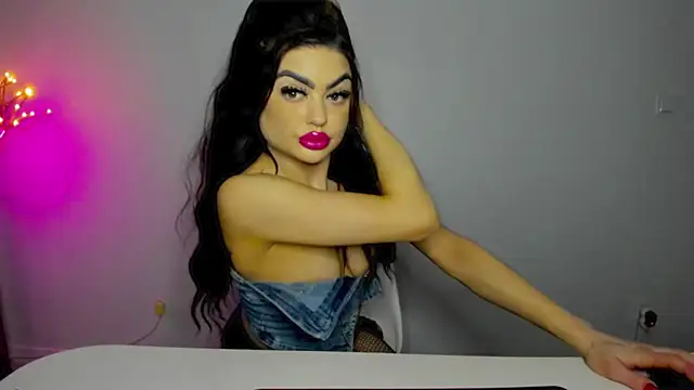 Snapshot of aishahottie chatting on January 29, 2025, 11:35 pm aishahottie online show from January 29, 2025, 11:35 pm