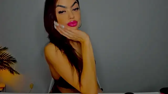 Snapshot of aishahottie chatting on January 10, 2025, 5:47 am aishahottie online show from January 10, 2025, 5:47 am