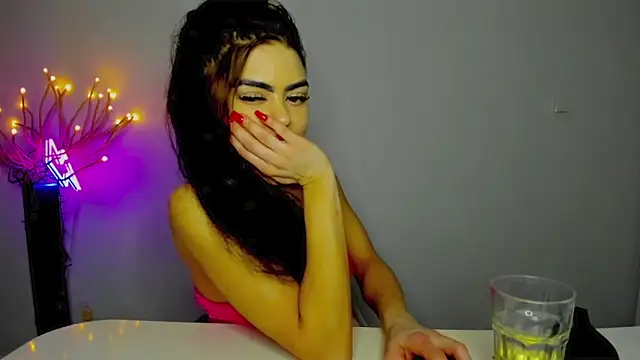 Snapshot of aishahottie chatting on February 6, 2025, 3:27 am aishahottie online show from February 6, 2025, 3:27 am