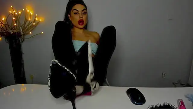 Snapshot of aishahottie chatting on February 8, 2025, 3:52 am aishahottie online show from February 8, 2025, 3:52 am