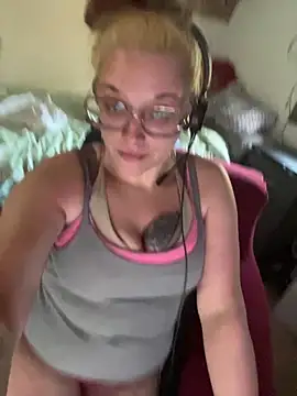 Snapshot of Lalalynn chatting on November 17, 2025, 10:25 pm Lalalynn online show from November 17, 2025, 10:25 pm