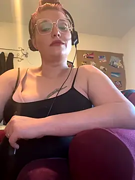 Snapshot of Lalalynn chatting on November 13, 2025, 7:40 pm Lalalynn online show from November 13, 2025, 7:40 pm