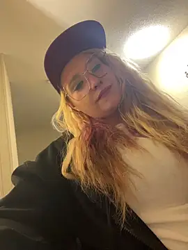 Lalalynn online show from April 6, 2026, 1:34 am