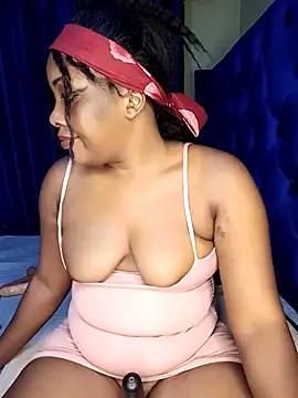 Snapshot of Queenshaz01 chatting on March 11, 2025, 11:37 pm Queenshaz01 online show from March 11, 2025, 11:37 pm