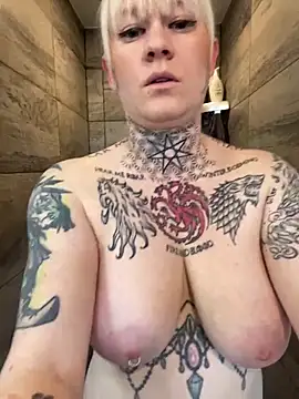 poussichienne online show from March 3, 2025, 3:11 pm