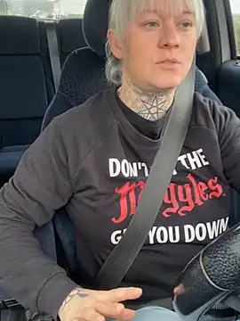 poussichienne online show from December 17, 2025, 9:47 am