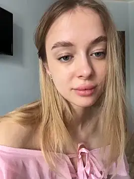 Snapshot of enjoy_my_beauty chatting on April 16, 2026, 7:31 am enjoy my beauty online show from April 16, 2026, 7:31 am