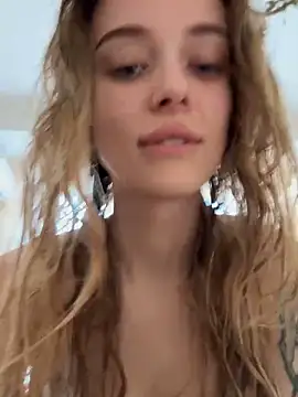 Snapshot of enjoy_my_beauty chatting on April 3, 2026, 7:15 am enjoy my beauty online show from April 3, 2026, 7:15 am