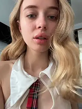 Snapshot of enjoy_my_beauty chatting on April 10, 2026, 6:53 am enjoy my beauty online show from April 10, 2026, 6:53 am