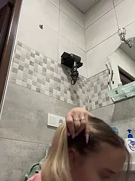 Snapshot of enjoy_my_beauty chatting on April 26, 2026, 6:54 am enjoy my beauty online show from April 26, 2026, 6:54 am