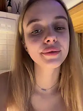 Snapshot of enjoy_my_beauty chatting on March 3, 2026, 10:11 am enjoy my beauty online show from March 3, 2026, 10:11 am