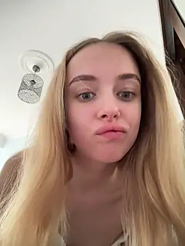 Snapshot of enjoy_my_beauty chatting on April 11, 2026, 6:32 am enjoy my beauty online show from April 11, 2026, 6:32 am