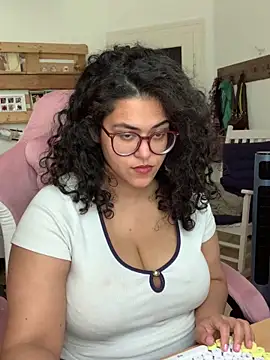 Snapshot of Curvydesifromgermany chatting on June 18, 2026, 1:49 pm Curvydesifromgermany online show from June 18, 2026, 1:49 pm