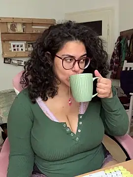 Snapshot of Curvydesifromgermany chatting on June 16, 2026, 6:35 am Curvydesifromgermany online show from June 16, 2026, 6:35 am