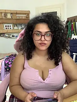 Snapshot of Curvydesifromgermany chatting on June 9, 2026, 2:29 pm Curvydesifromgermany online show from June 9, 2026, 2:29 pm