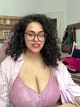 Snapshot of Curvydesifromgermany chatting on May 22, 2026, 10:57 am Curvydesifromgermany online show from May 22, 2026, 10:57 am