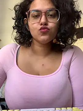 Curvydesifromgermany online show from February 19, 2025, 1:39 pm