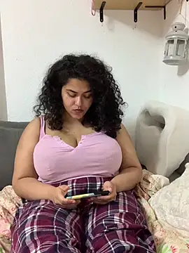 Snapshot of Curvydesifromgermany chatting on June 9, 2026, 2:23 am Curvydesifromgermany online show from June 9, 2026, 2:23 am