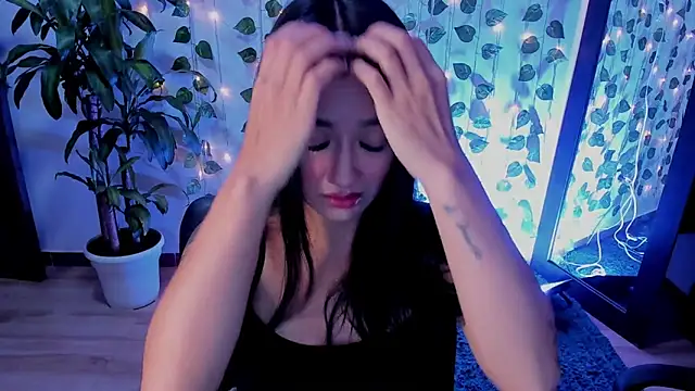 mariiana-diaz online show from March 18, 2025, 1:01 pm