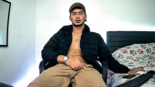 Snapshot of Kevin_Torres chatting on December 16, 2025, 1:48 pm Kevin Torres online show from December 16, 2025, 1:48 pm