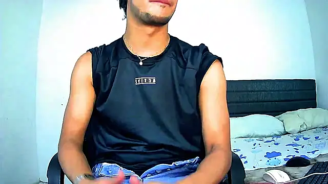 Snapshot of Kevin_Torres chatting on November 9, 2025, 7:56 am Kevin Torres online show from November 9, 2025, 7:56 am