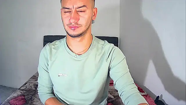 Snapshot of Kevin_Torres chatting on November 12, 2025, 4:16 am Kevin Torres online show from November 12, 2025, 4:16 am