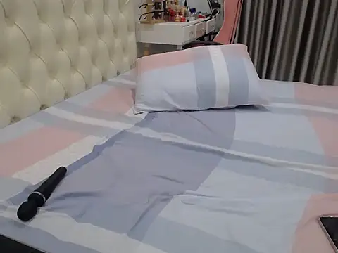 Snapshot of NikkiNi chatting on January 16, 2025, 7:17 am NikkiNi online show from January 16, 2025, 7:17 am