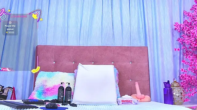 Snapshot of AuraRoss chatting on January 18, 2026, 7:06 pm AuraRoss online show from January 18, 2026, 7:06 pm